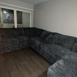 $350 Large Modern Gray Sectional Sofa w/ Chaise – Clean, Super Comfortable