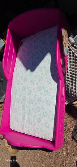 Toddlers girl bed Pink. Waterproof mattress