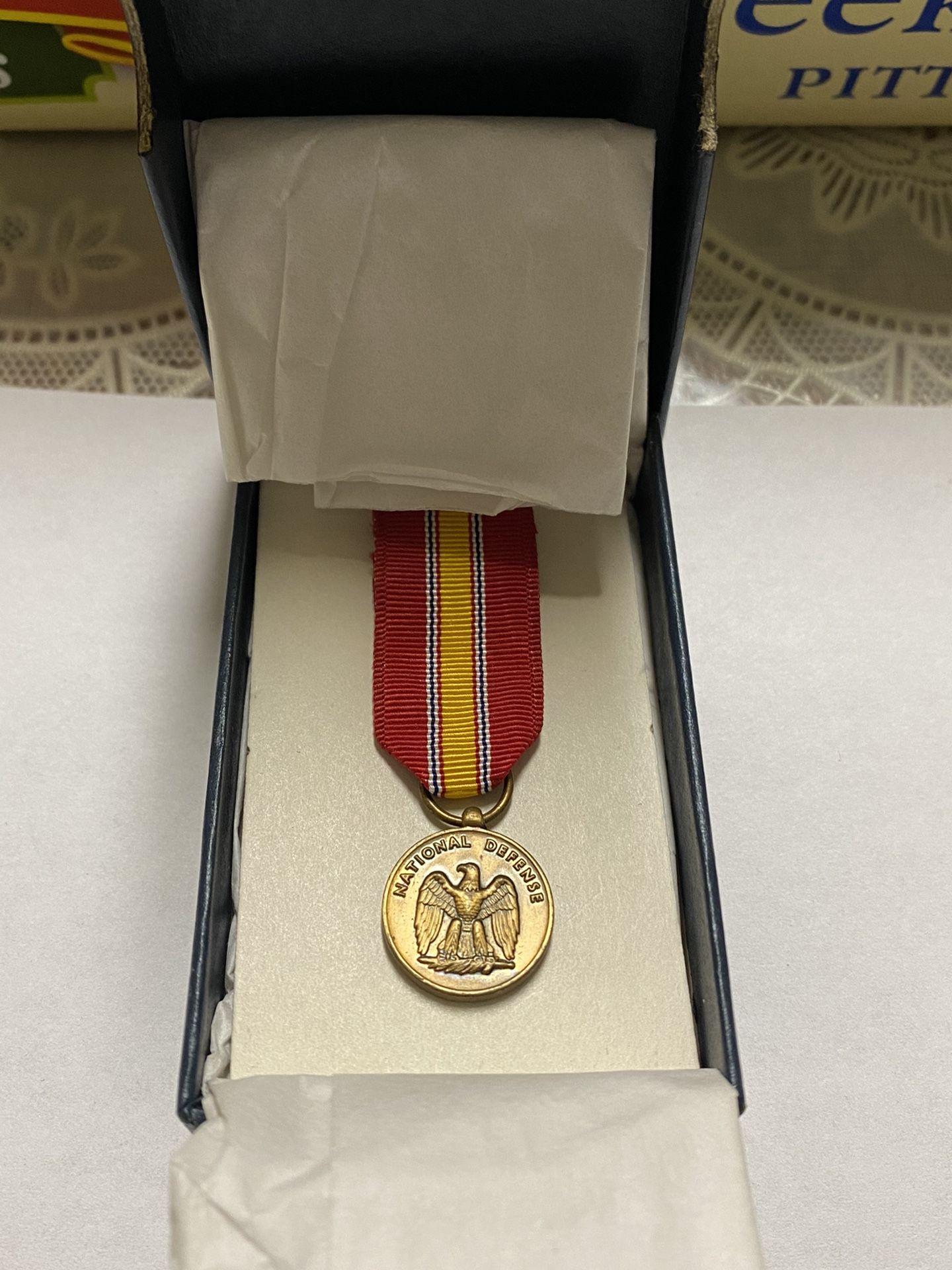 VINTAGE  MILITARY MEDAL