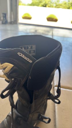 Dirt bike boots