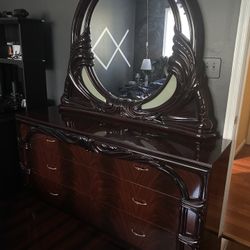 Dresser With  Mirror 