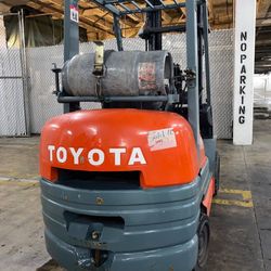Reliable Toyota forklift LOW HOURS  7,000 lb  HEAVY DUTY 