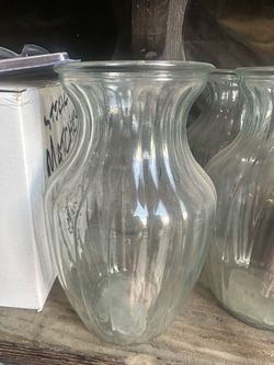 Clear Glass Ribbed Flower Vase