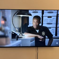 4k 56in TV / Soundbar
