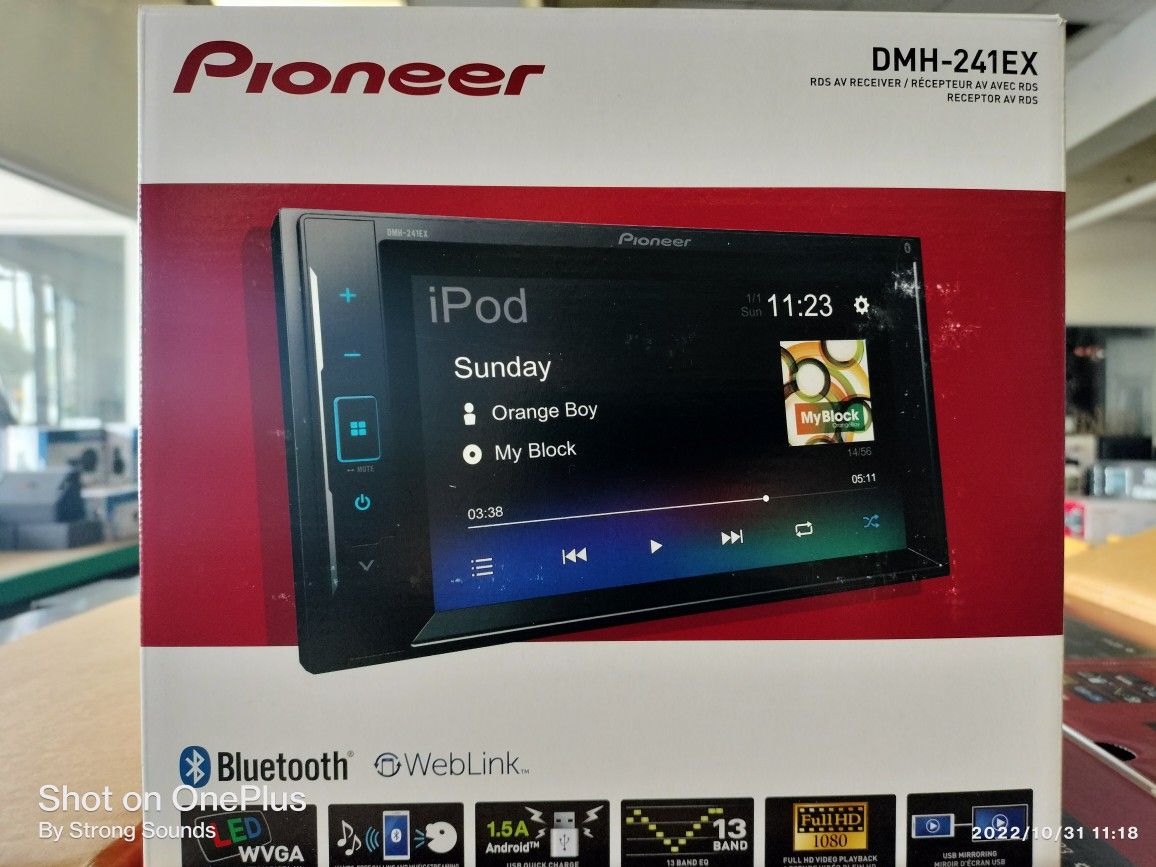 Pioneer Touchscreen Radio