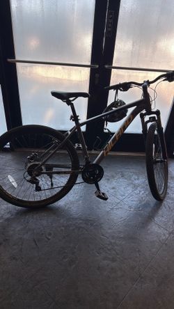 Like new mountain bike
