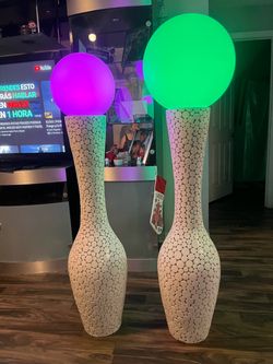 A pair of mosaic vases and two very beautiful lamps.