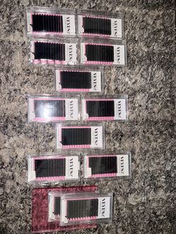 Veyes lash trays.