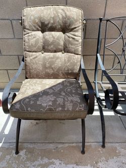 6 outside lounge chairs Large and wide with cushions