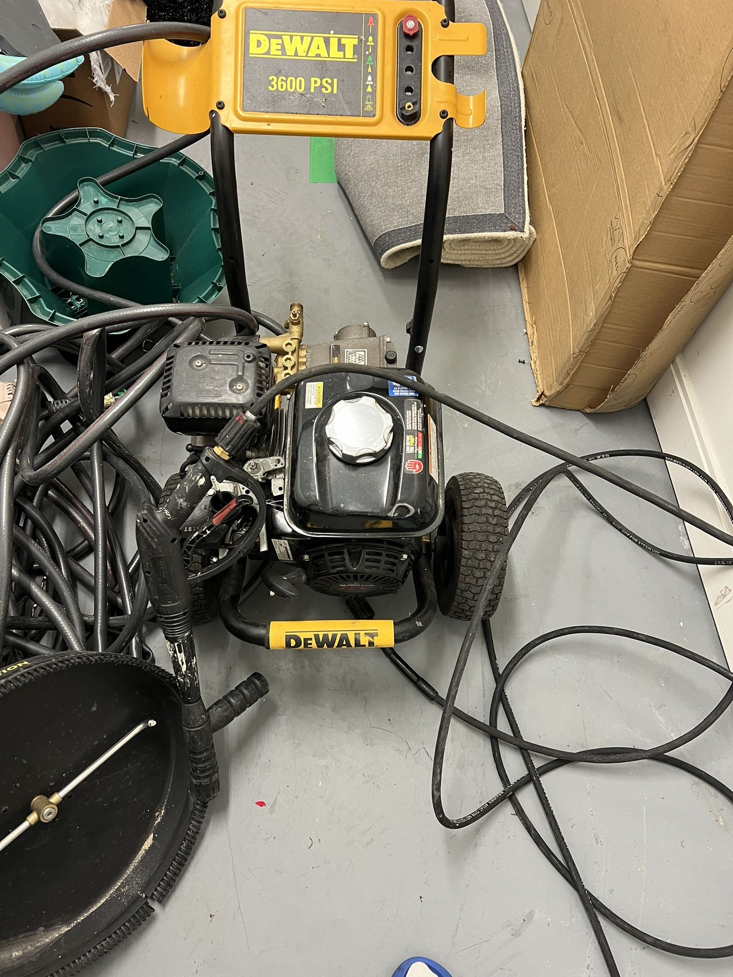 DeWalt 3600 Psi Pressure Washer With Attachments