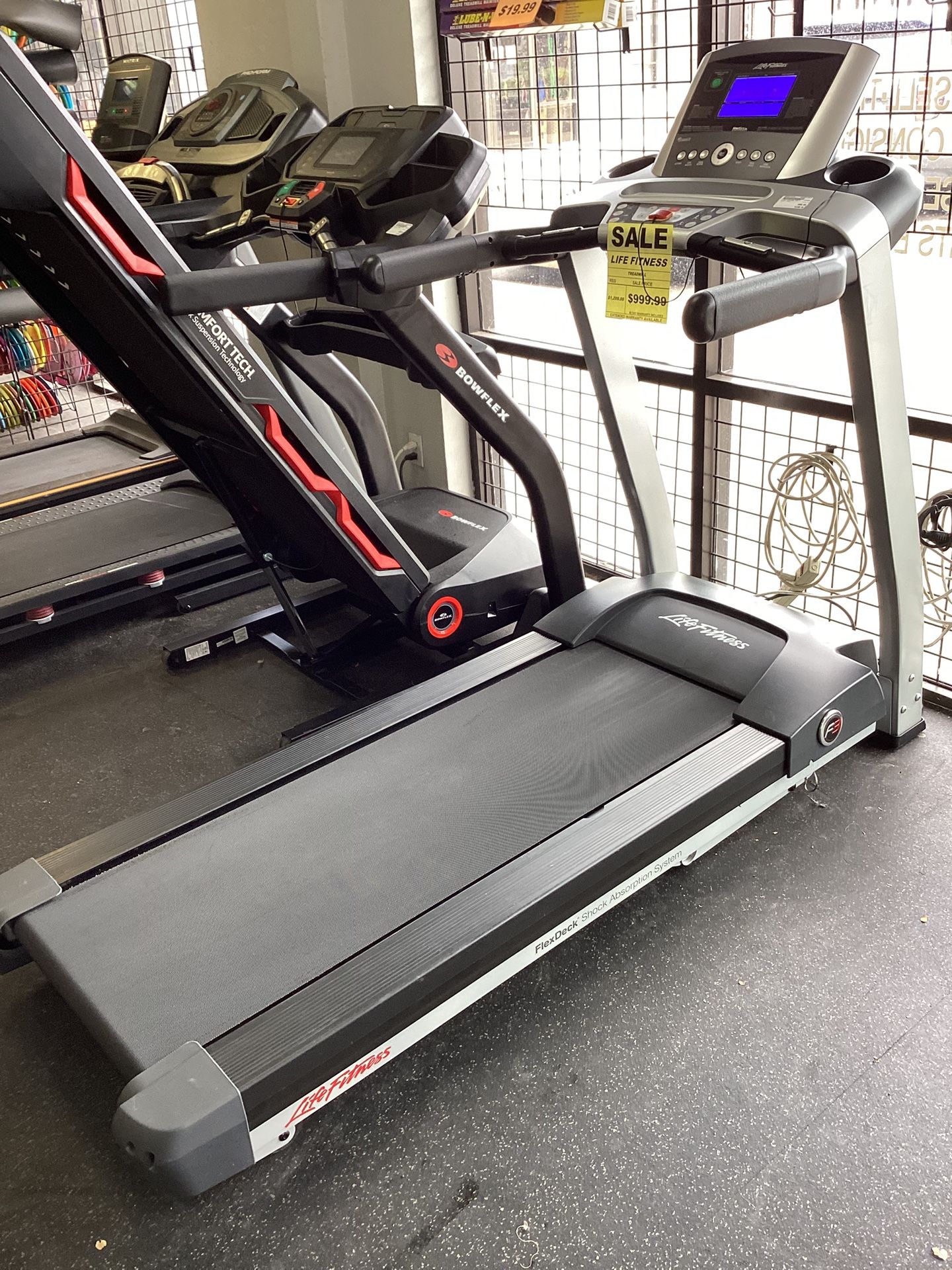 Life Fitness F3 Heavy Duty Folding Treadmill With Warranty MSRP $3500