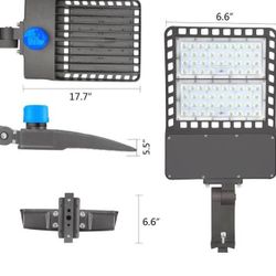 #4765.  LED Parking Lot Light 300W, 5500K, 39,000LM (135LM/W ) LED Street Light 