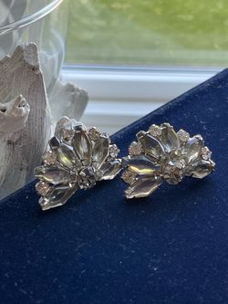 Vintage Stylish Half-circular, clip-on earrings with 7 clear stones