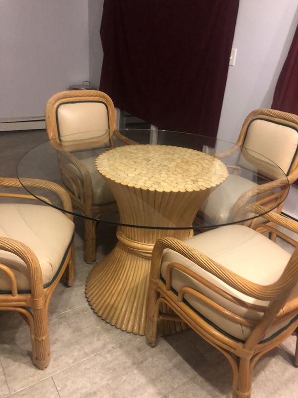 Beachy Kitchen Table 4 Chairs For Sale In Staten Island Ny Offerup