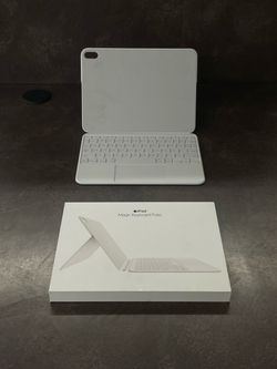 Apple iPad Magic Keyboard Folio (A2695) – Good Condition