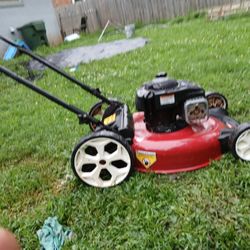 Brigs And Straton Mower , Still Runs , Just Needs Carburater Cleaned 