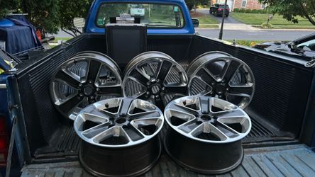 Set of five brand new Jeep wheels