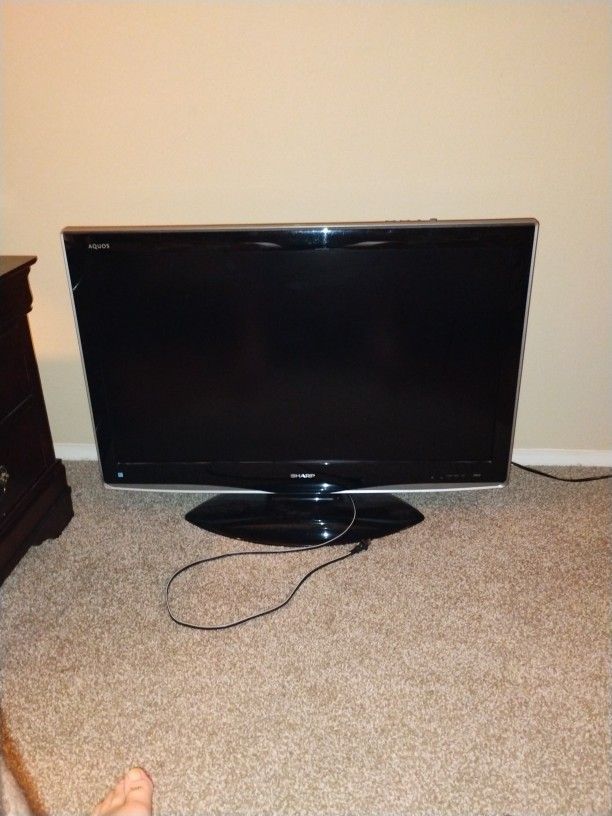 Sharp Aqous T.V. 37" w/remote