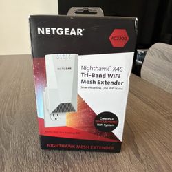 Netgear Nighthawk X4S Tri Band Wi-Fi Mesh Extender