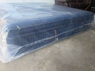 California king Stearns & Foster Reserve Pillow Top Mattress 
