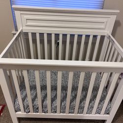 Delta Mini Crib White 