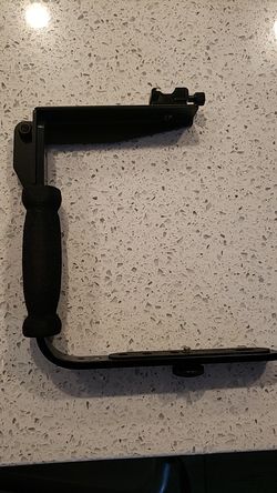 Flash Bracket Grip