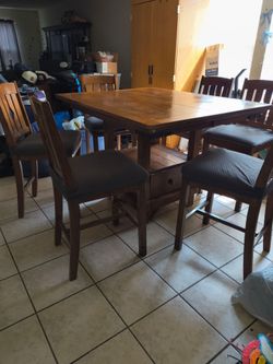 Dining room Table 6 chairs