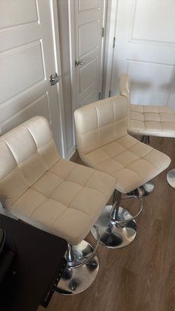 6 BARSTOOLS! ONLY 140$!! BEST DEAL.