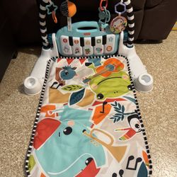 Fisher-Price Baby Playmat Glow and Grow Kick & Play