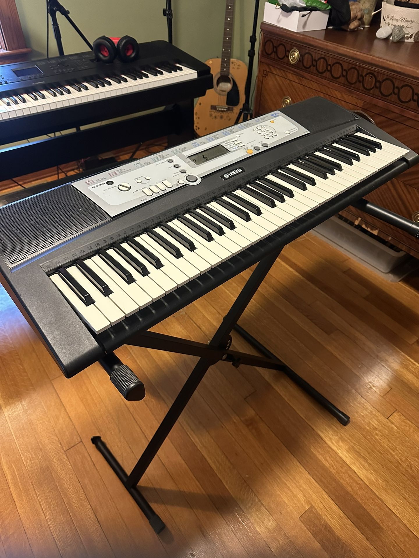 Yamaha YPT-200 Electronic Portable Keyboard- 61 Keys