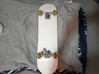 Maple Pro Blank Complete.   Size/8.25  Ruckus Pro Trucks. Diamond hardware.  Diamond/Pro Paul Rodriguez wheels.  Mob Grip tape
