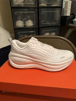 NIKE VOMERO PLUS