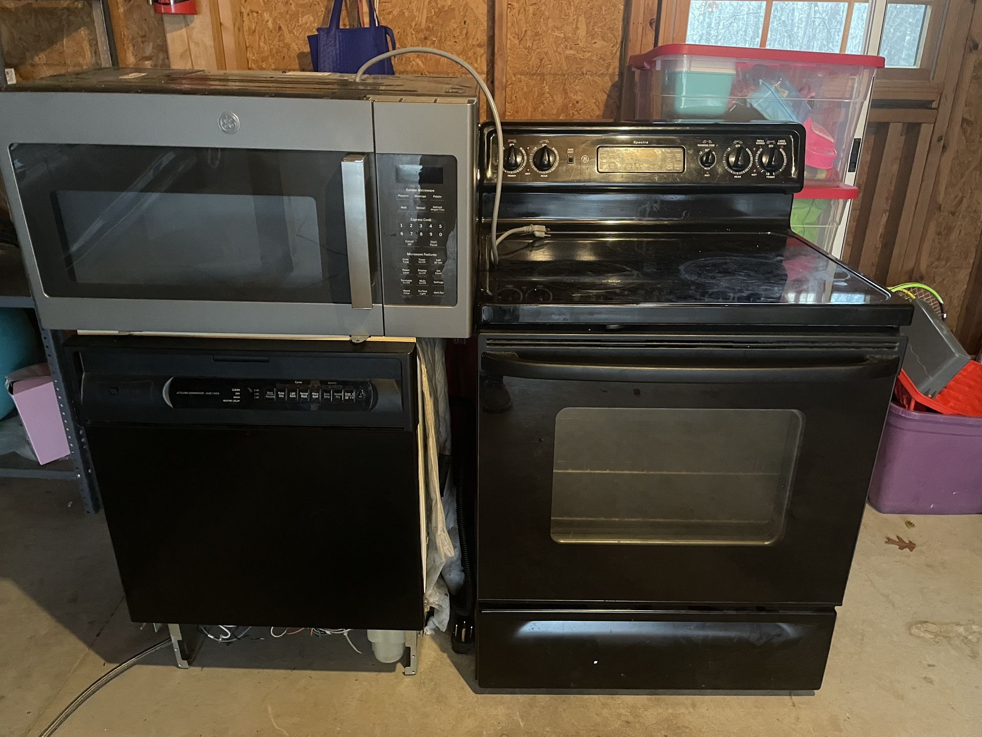Great Stove, Dishwasher, And microwave Black
