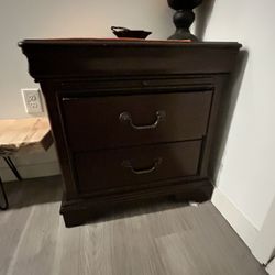 Dresser And Night Stands Set 