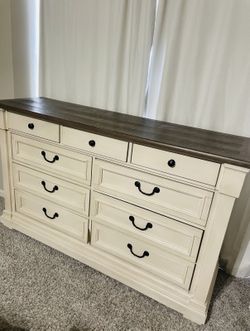 Signature Design by Ashley Dresser
