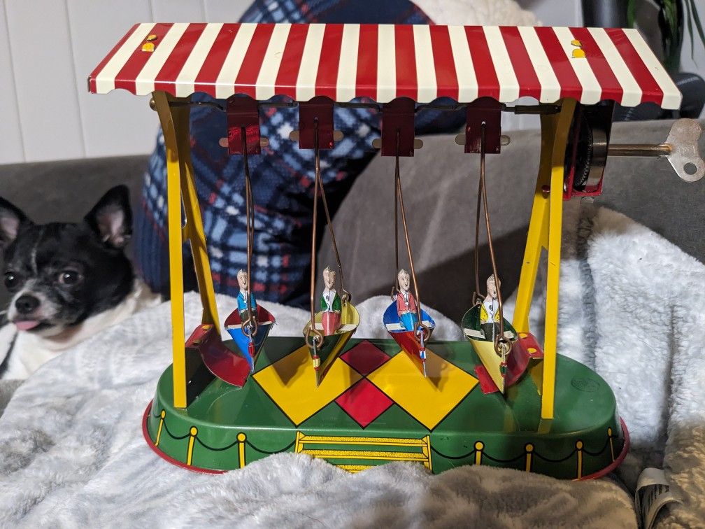 Wind-up Swinging Boats (German Made)