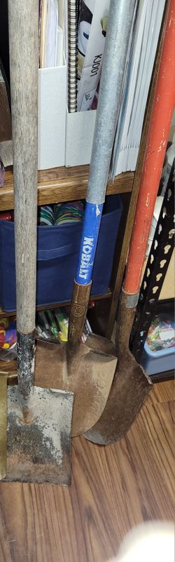 3 Shovels