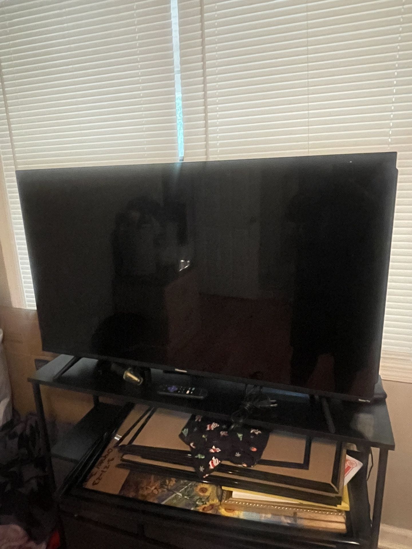 43in Hisense Smart Tv With Roku