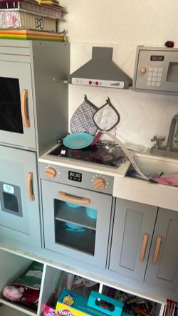 Little girls kitchen