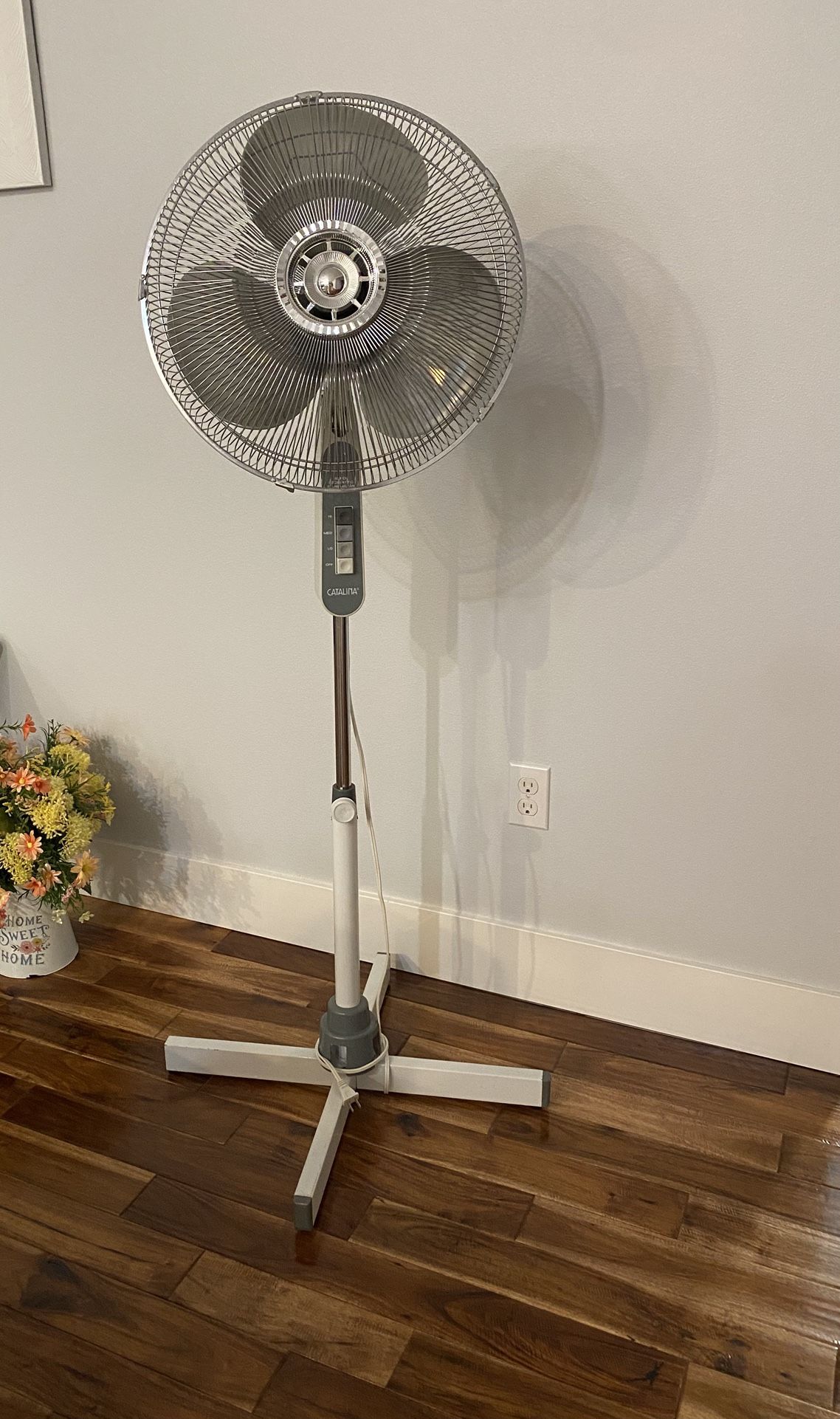Standing oscillating 16” Fan Adjustable 45” to 58” Tall