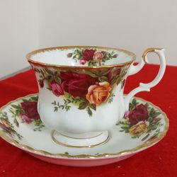 Old Country Roses Royal Albert Bone China England