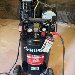New Husky 30 Gallon Air Compressor 