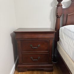 Raymour And Flanigan Brown Wood Bedroom Set