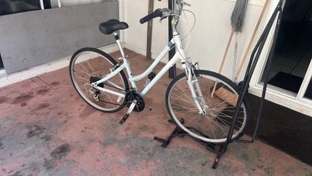 Giant Cypress Womans bike