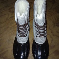 Size 9 Grey Quilted Duck Boots (New In Box)