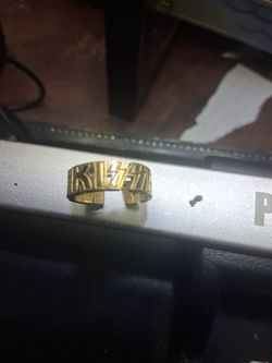 Kiss v.i.p. ring