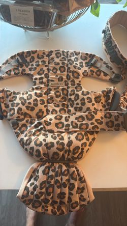Newborn to 25 lb baby carrier by baby bjorn brand