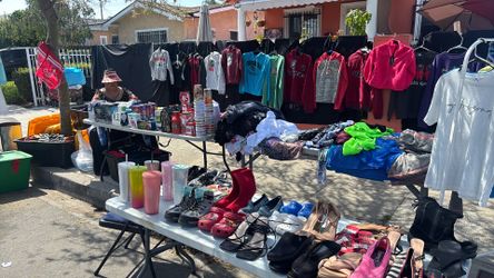 7/11 Yard Sale. Venta