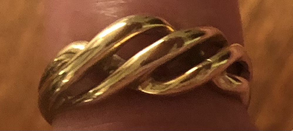 14 Kt Solid yellow gold ring weighing 2.87 g size 6 vintage in perfect shape