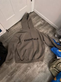 authentic essentials hoodie size L feel free to ask for more pictures 60$